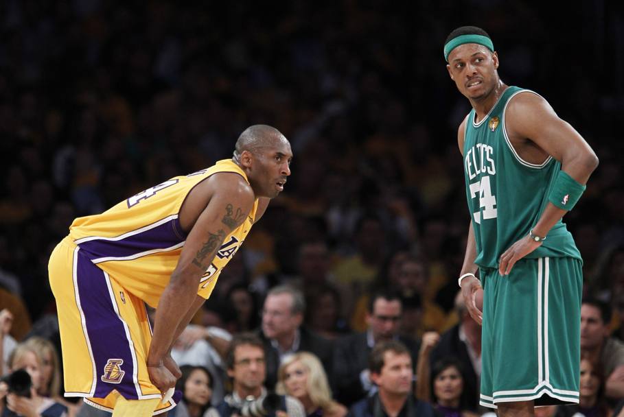Kobe Bryant e Paul Pierce, i simboli di Lakers e Celtics: sono loro a giocarsi le Finals 2010. Reuters